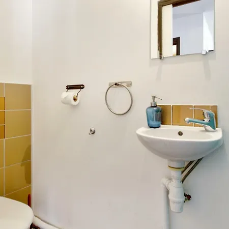 Well-decorated 1br In The Heart Of Apartman *