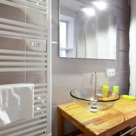 Apartman Well-decorated 1br In The Heart Of